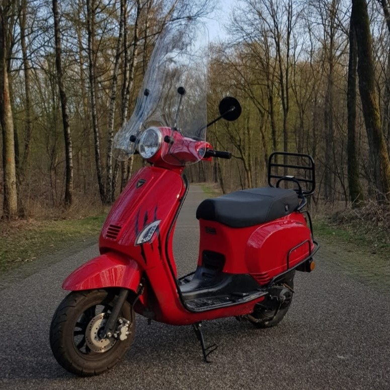 monster klauw strepen sticker op scooter